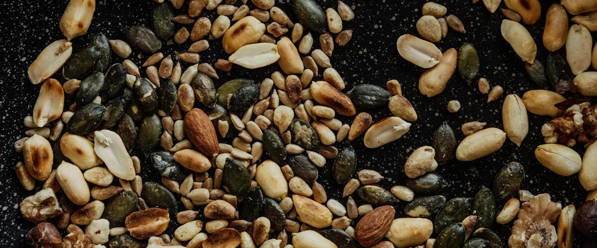 The Health Benefits of Nuts and Seeds: Powerhouse Snacks for Energy and Nutrition