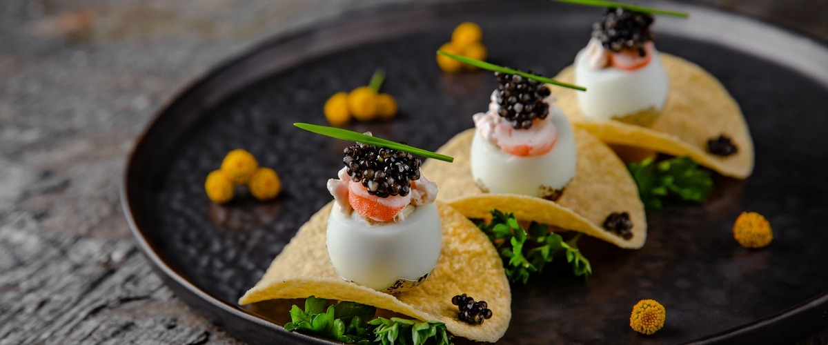 potato chips with caviar