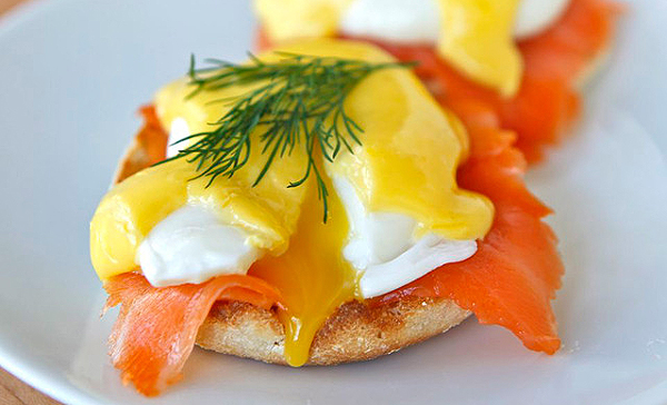 eggs benedict with smoked salmon